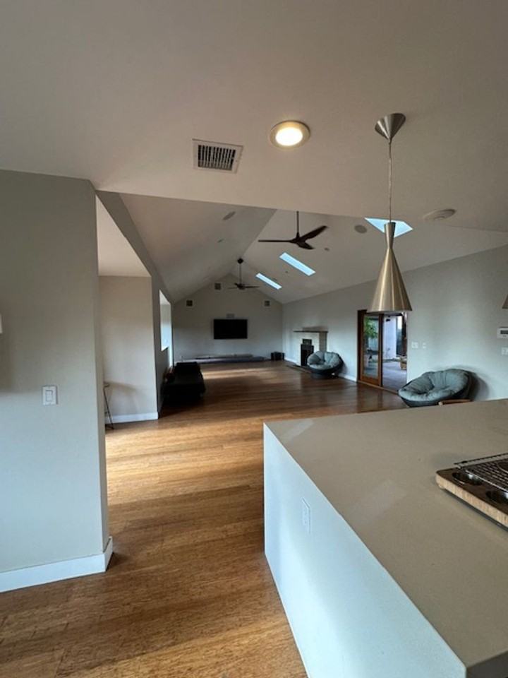 402 S Clementine St - Photo 3 of 18