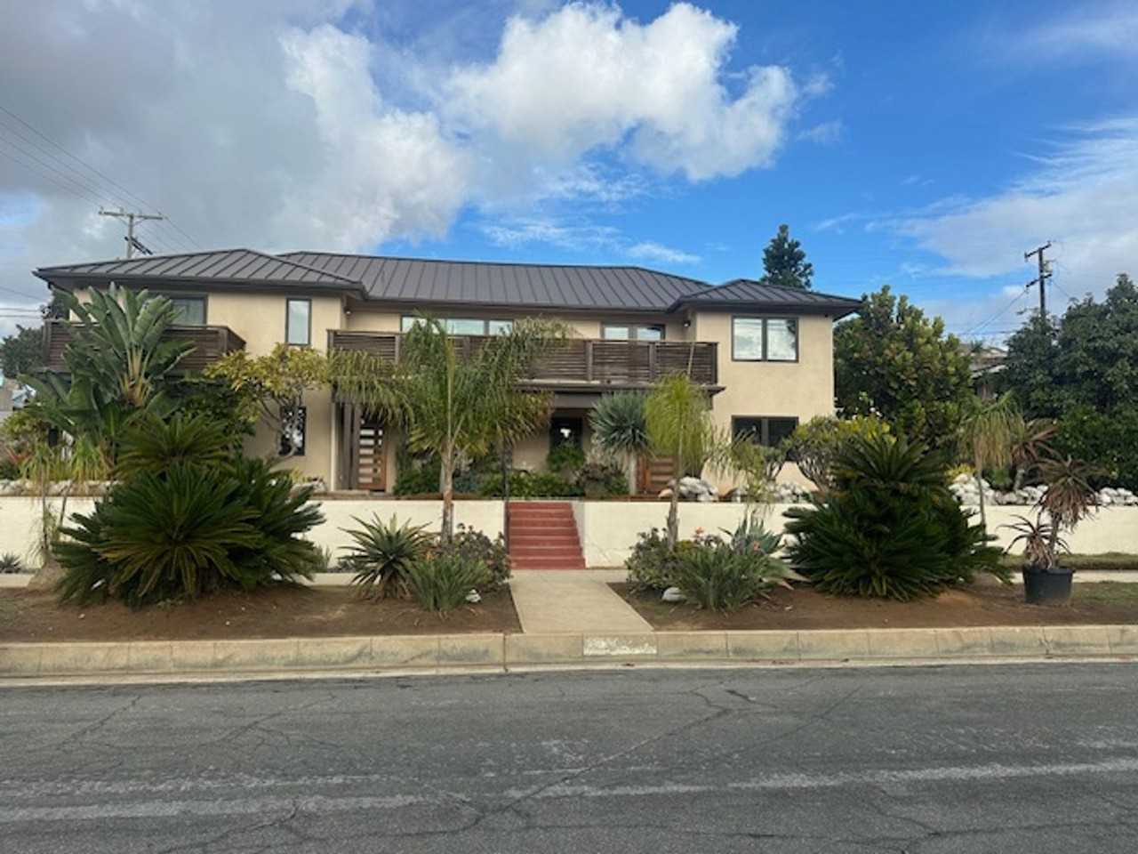 402 S Clementine St - Photo 4 of 18