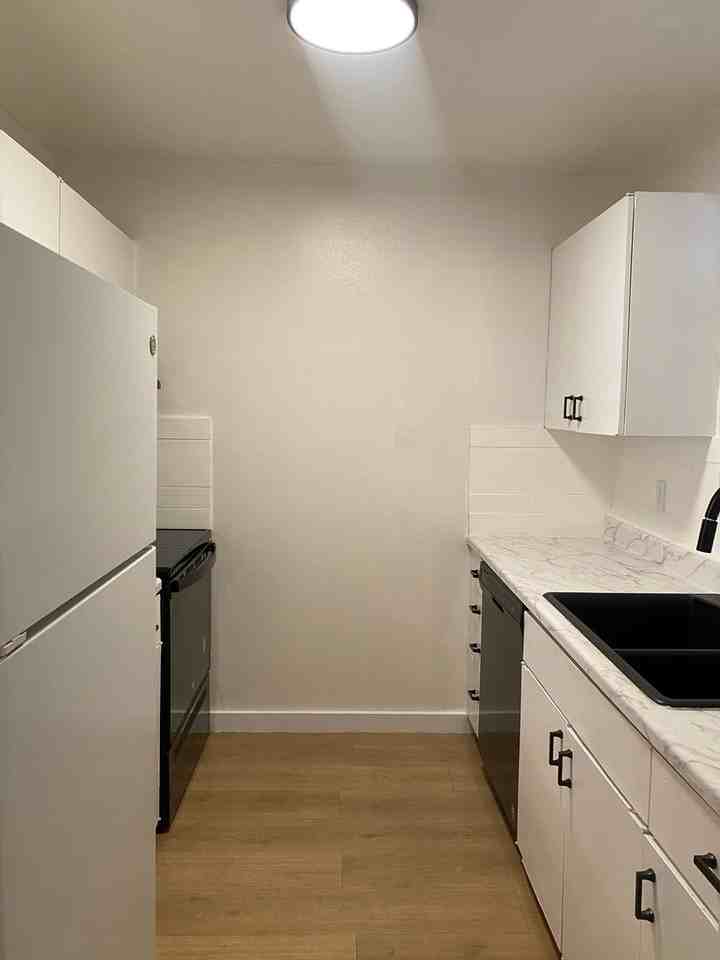 CONTESSA BUNGALOWS - Photo 2 of 21