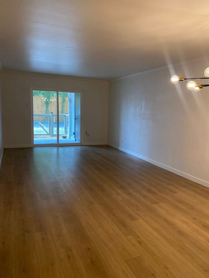 CONTESSA BUNGALOWS - Photo 4 of 21