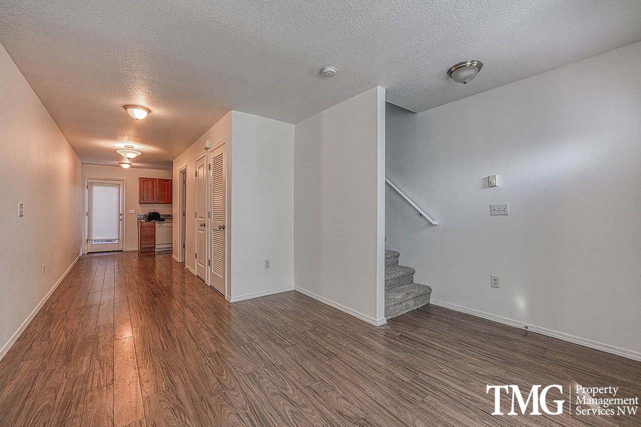 12140-12156 SE Bush St - Photo 3 of 35