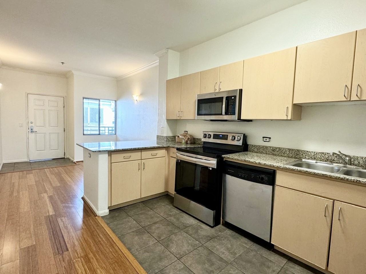 1643 6th Ave #1 - Photo 3 of 29