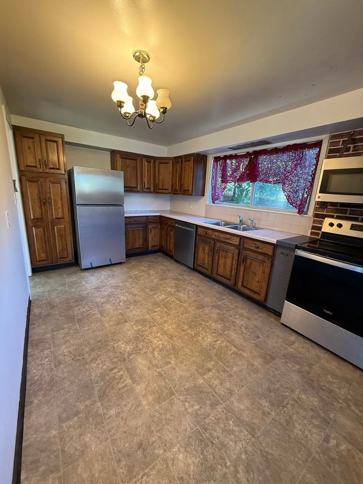 1510 Garfield St - Photo 4 of 18