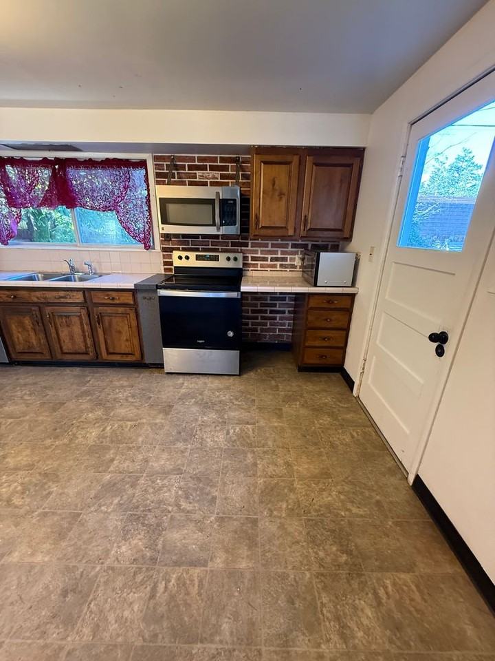 1510 Garfield St - Photo 5 of 18