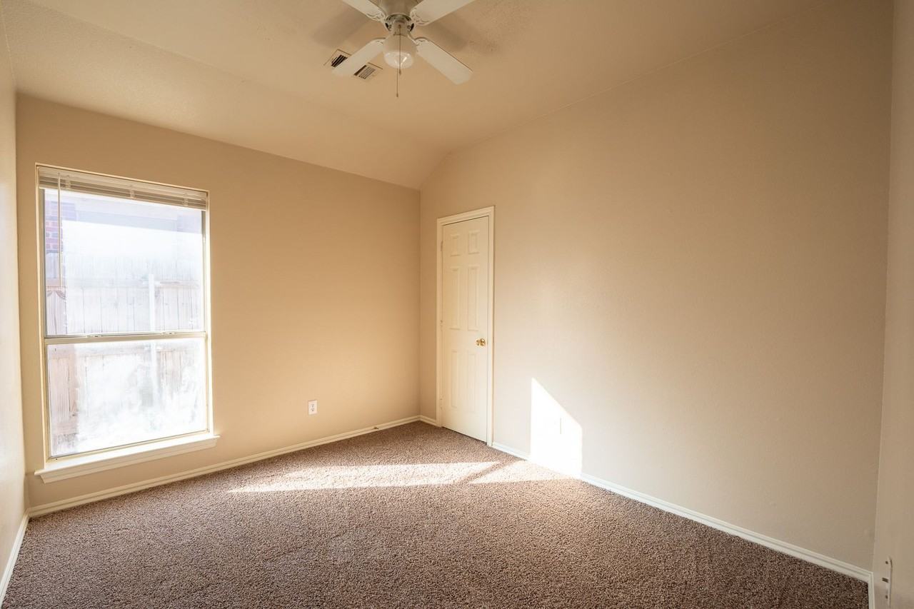 515 Starling Dr - Photo 3 of 14