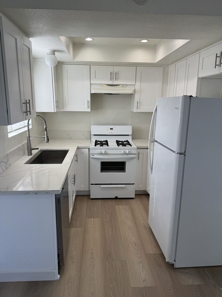 1122 11th St #1124 - Photo 6 of 11