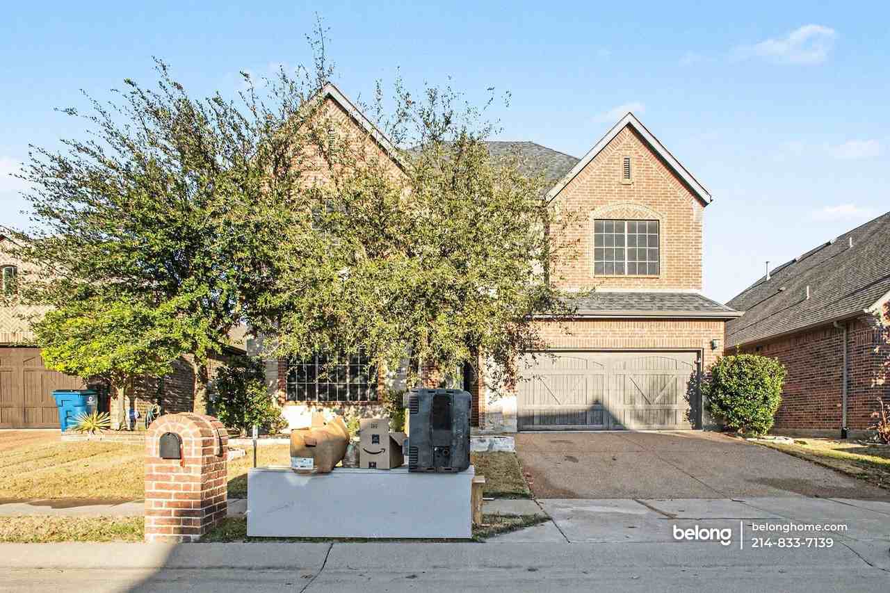 588 Deverson Dr - Photo 2 of 40