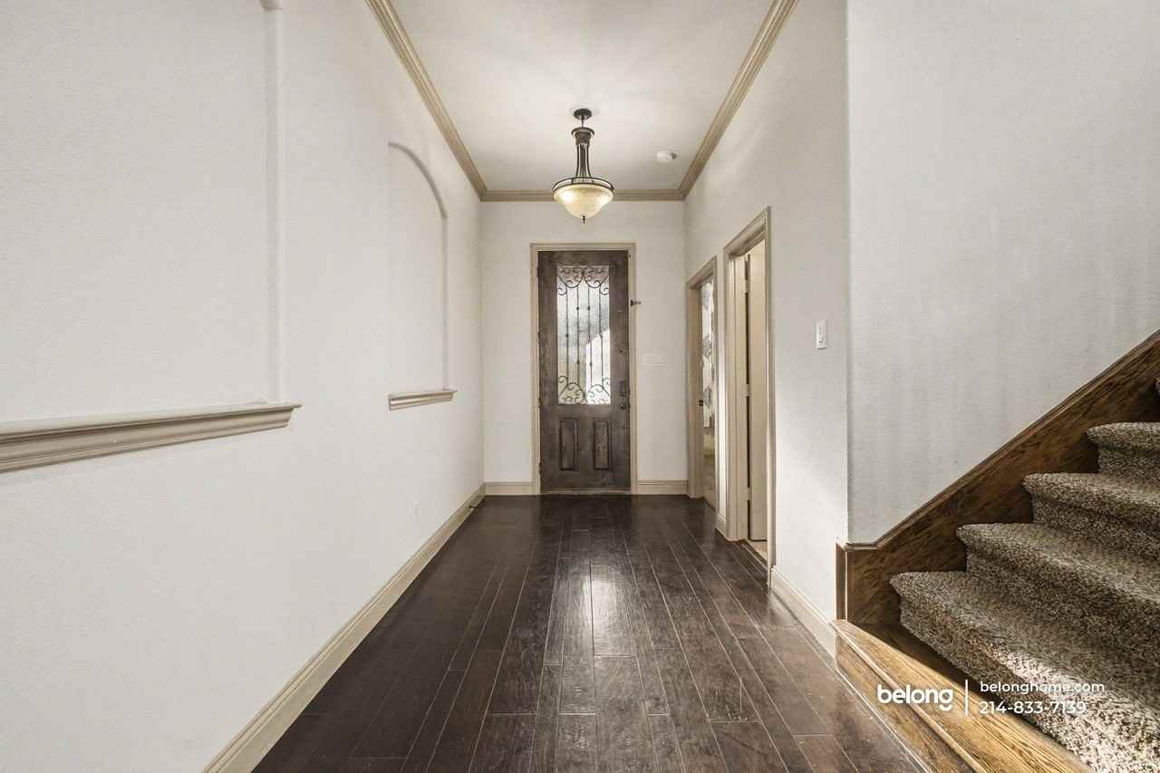 588 Deverson Dr - Photo 7 of 40