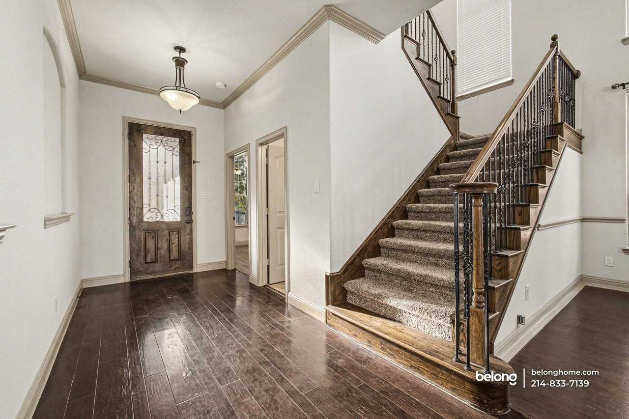 588 Deverson Dr - Photo 5 of 37