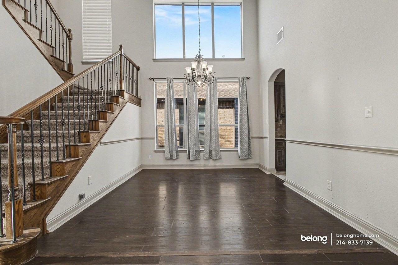 588 Deverson Dr - Photo 6 of 37