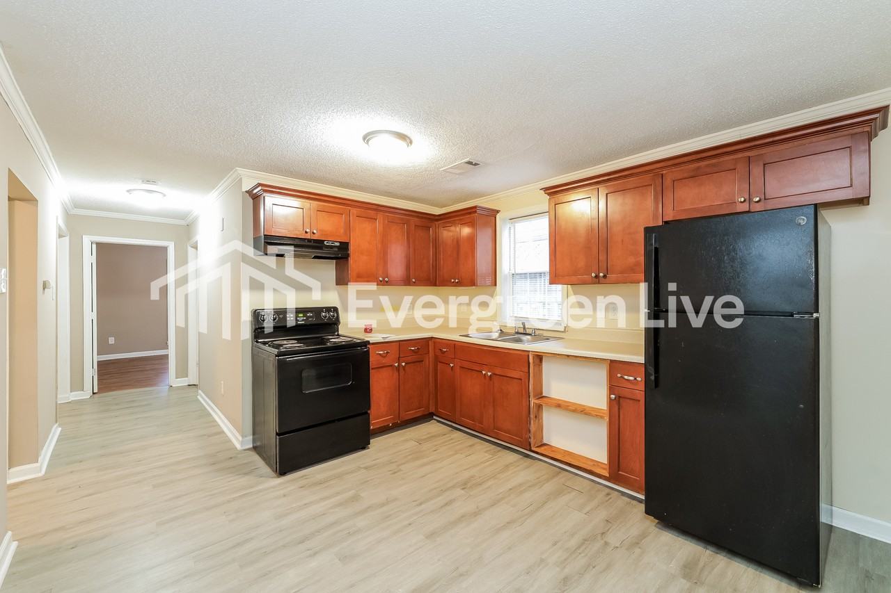 3621 Vanuys Rd - Photo 5 of 15