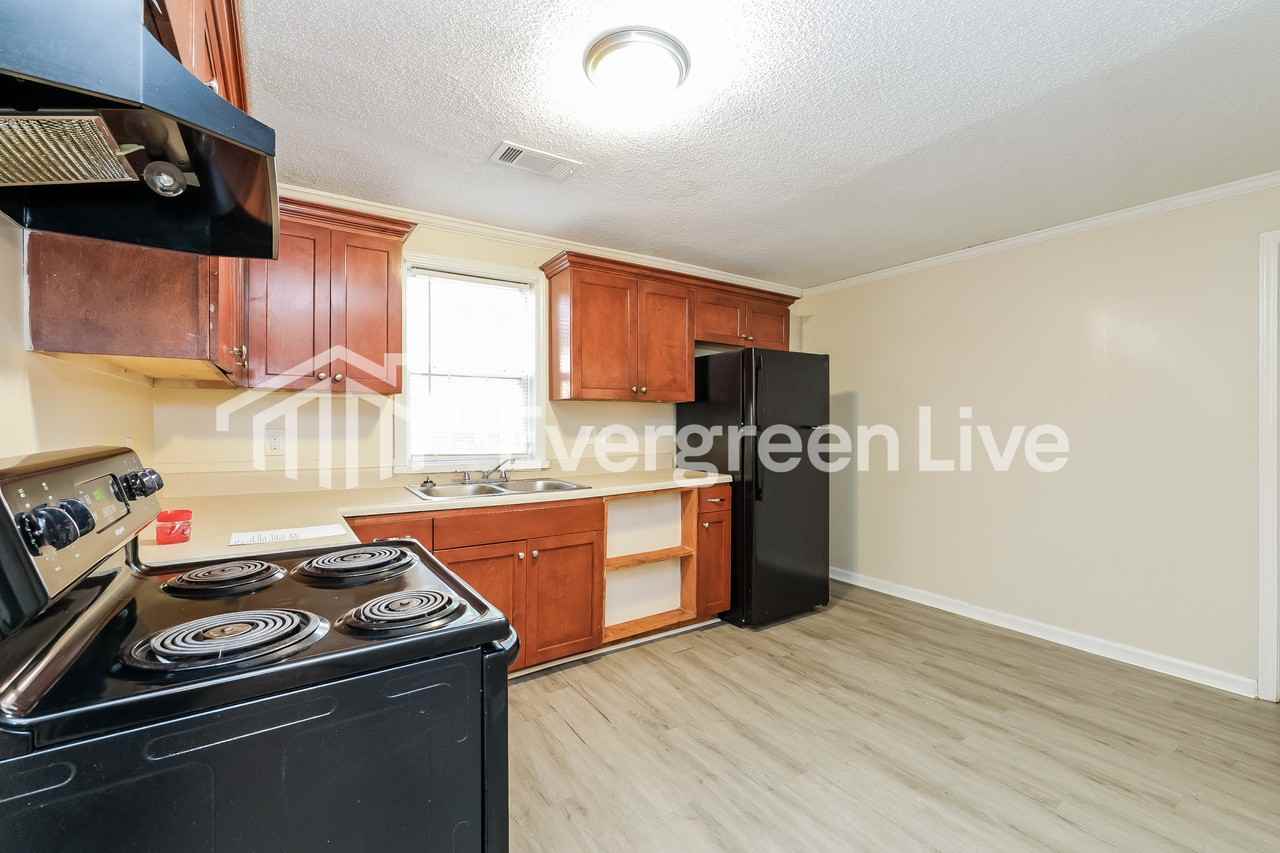 3621 Vanuys Rd - Photo 6 of 15