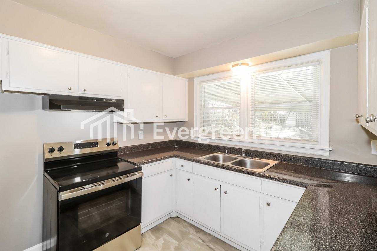 4741 Scottsdale Ave - Photo 5 of 15