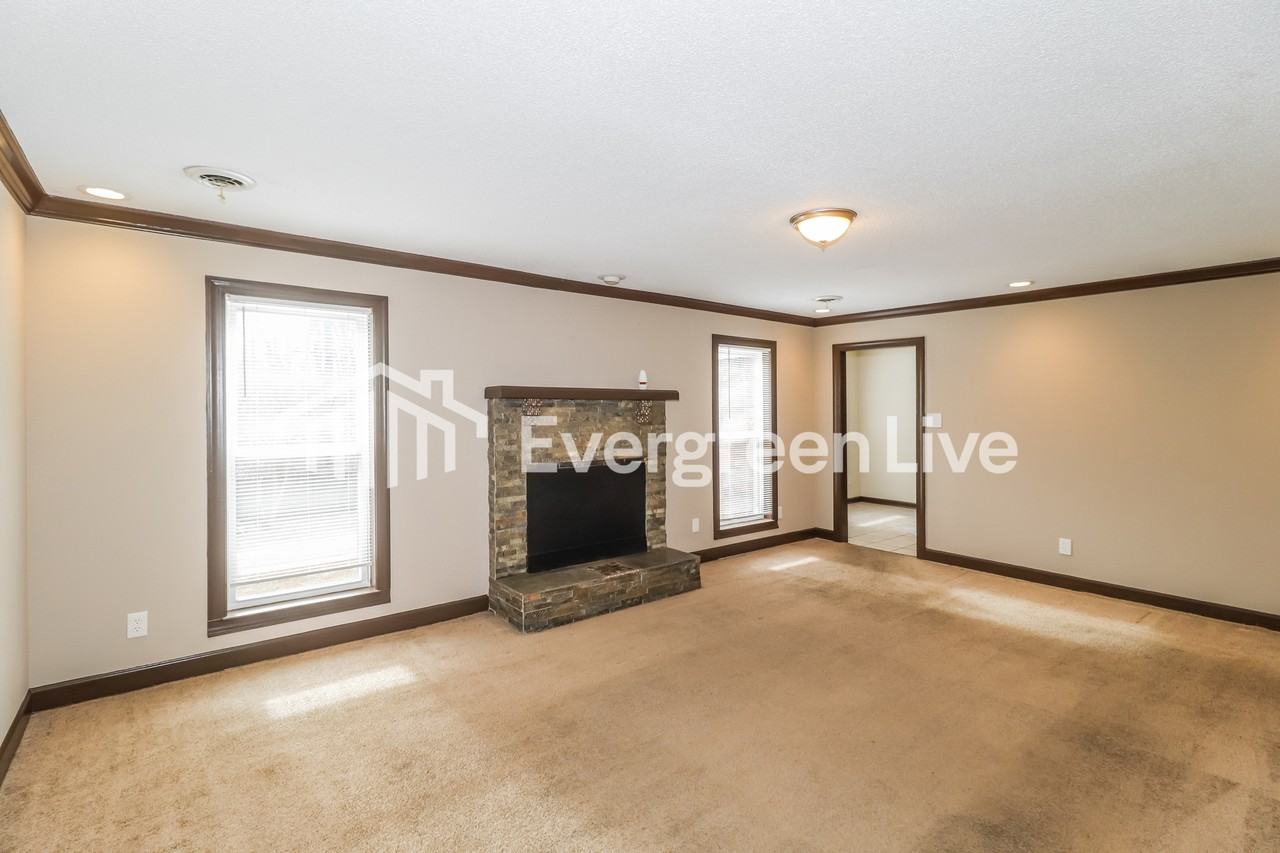 3465 E Rolling Woods Dr - Photo 3 of 15