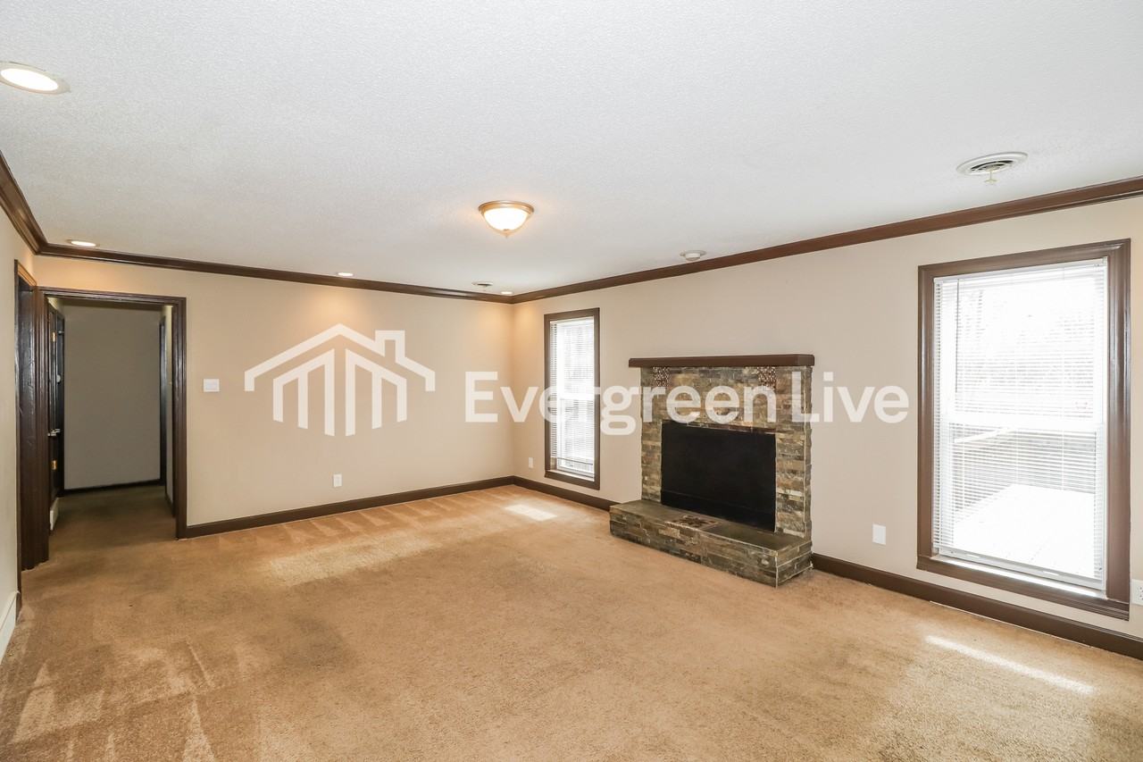 3465 E Rolling Woods Dr - Photo 4 of 15