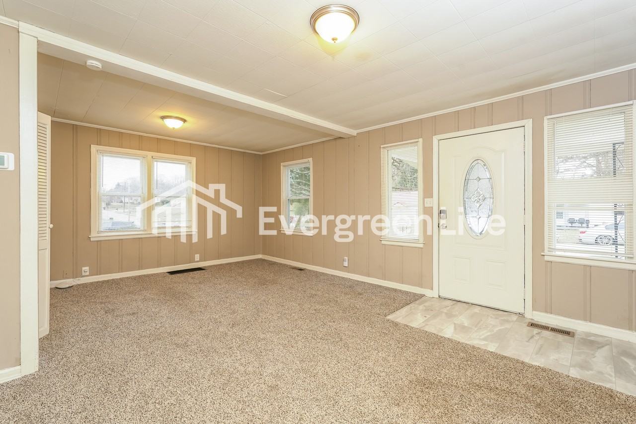 222 Charles Ave - Photo 3 of 15