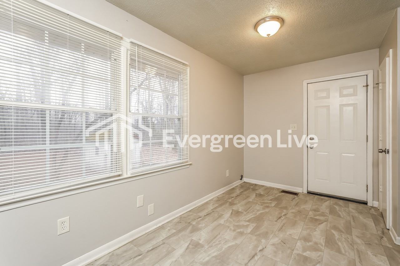 1708 Cedrow Dr - Photo 3 of 15