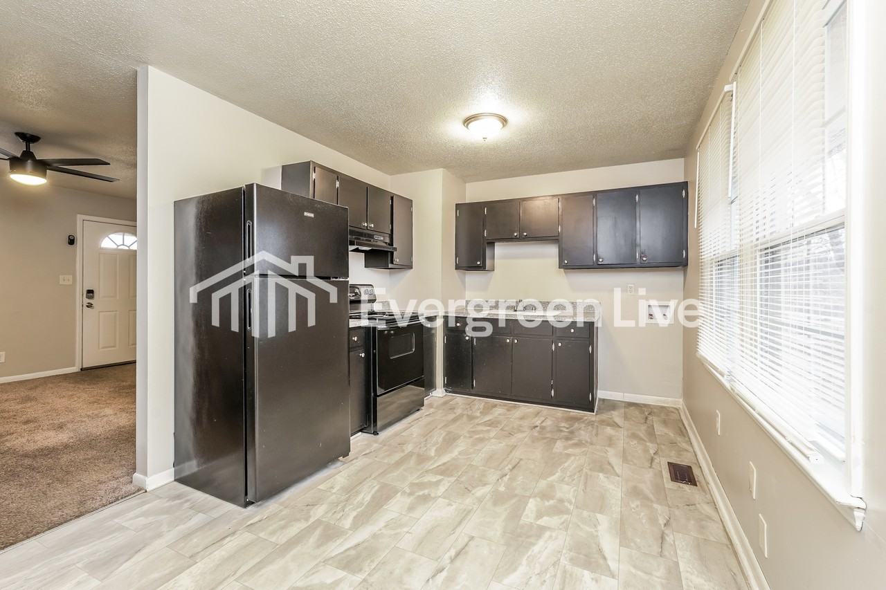 1708 Cedrow Dr - Photo 5 of 15