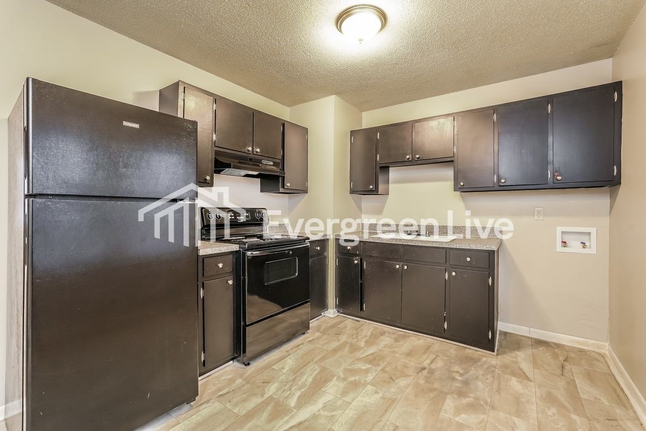 1708 Cedrow Dr - Photo 6 of 15