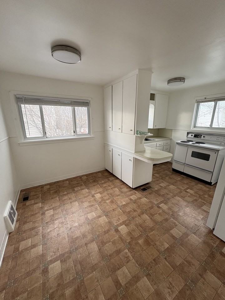 316 Fairview Ave - Photo 4 of 21