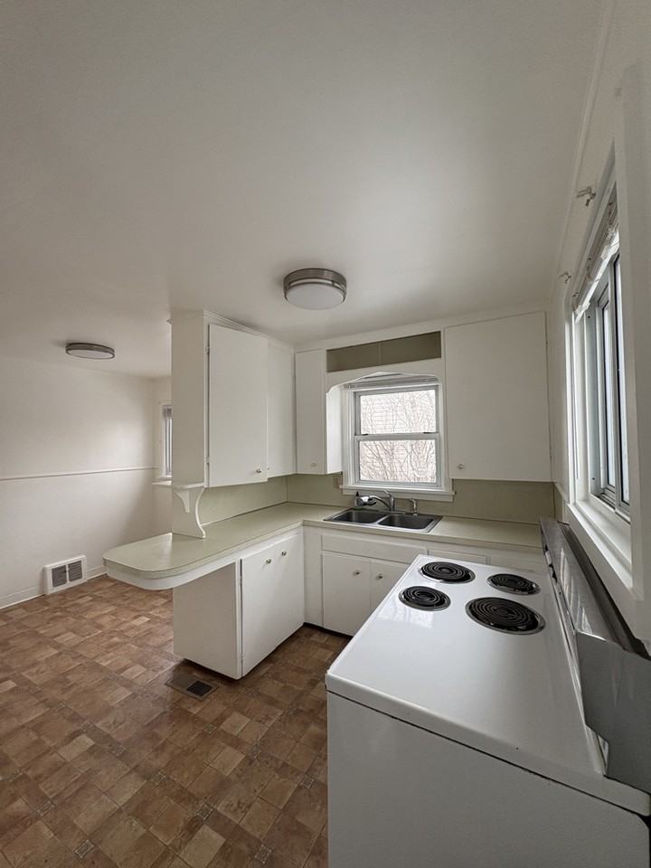 316 Fairview Ave - Photo 5 of 21