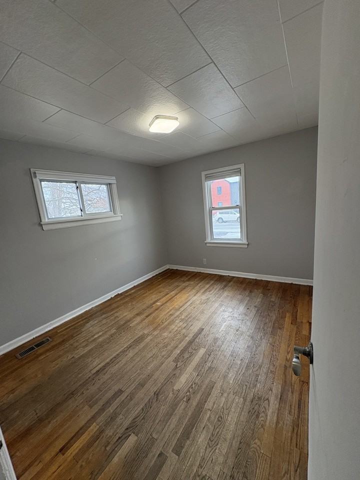 316 Fairview Ave - Photo 6 of 21