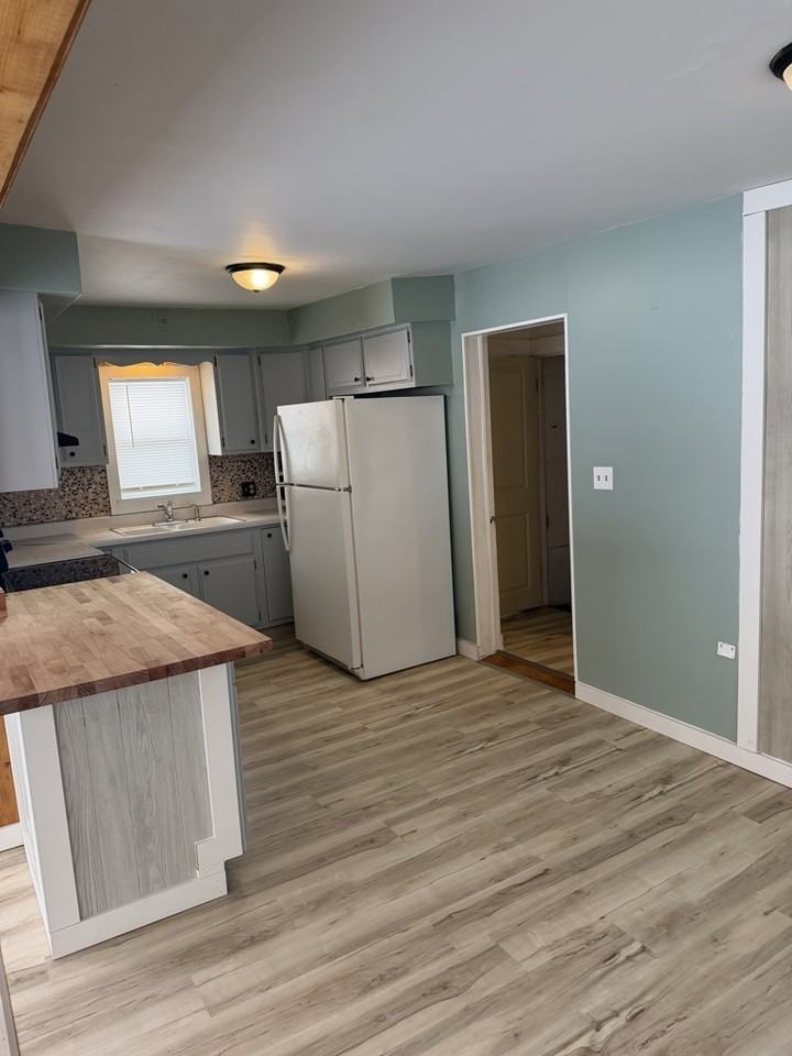 227 Maple St - Photo 3 of 13