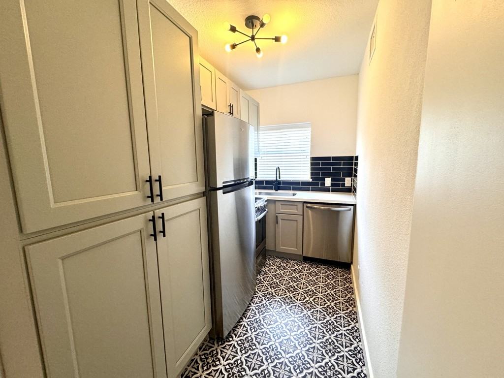 415 Fairview Ave #4 - Photo 2 of 9