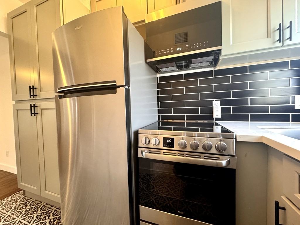 415 Fairview Ave #4 - Photo 4 of 9