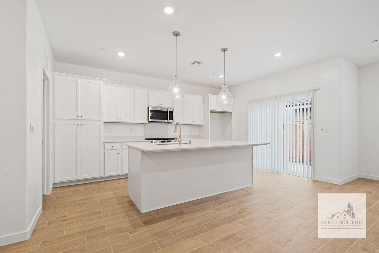 1017 Springtime Ave - Photo 3 of 13