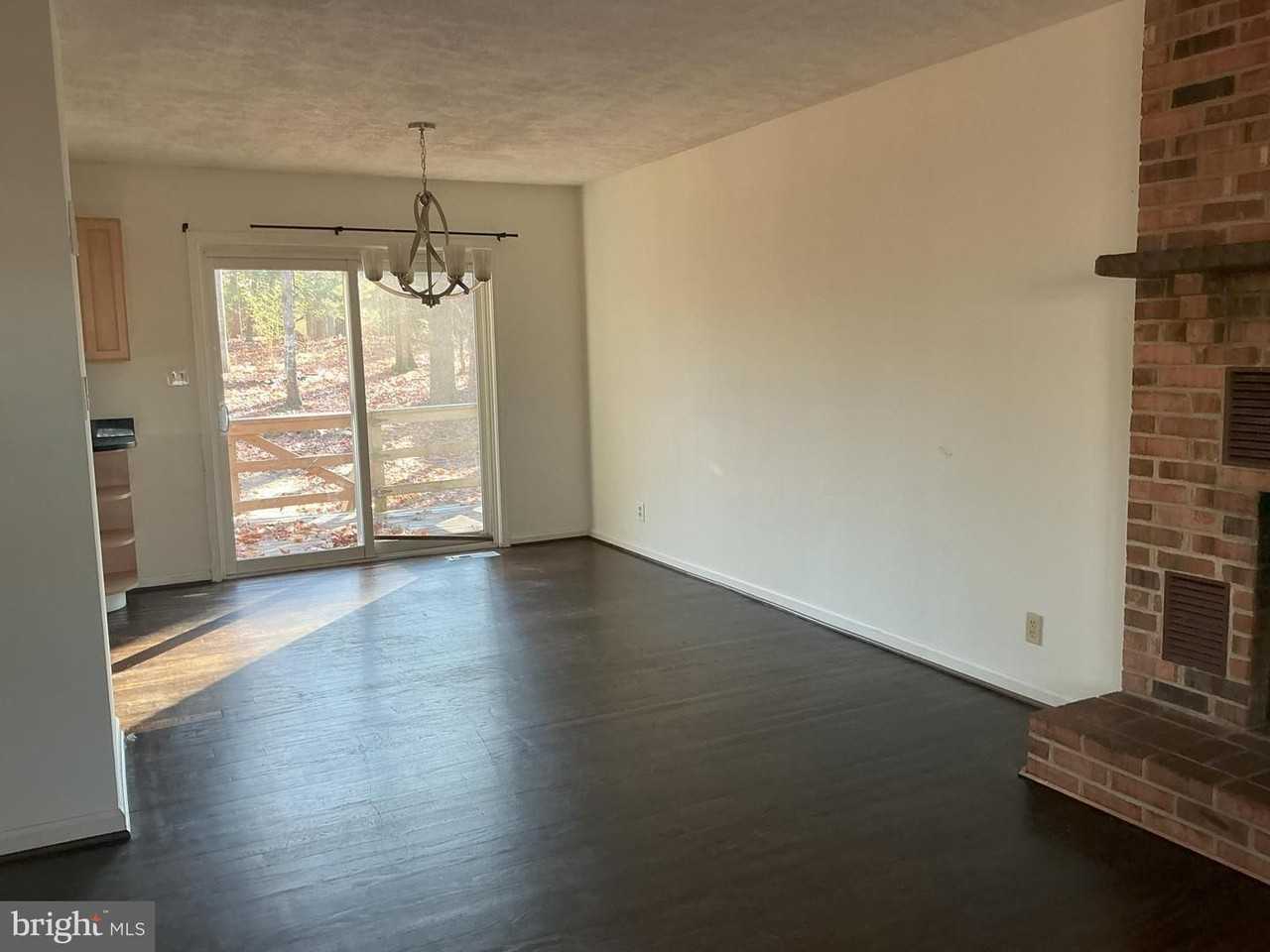 229 Washington St - Photo 2 of 17