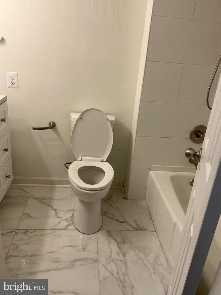 229 Washington St - Photo 3 of 17