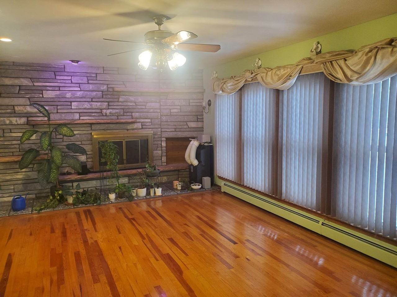 4650 Elizabeth St - Photo 2 of 11