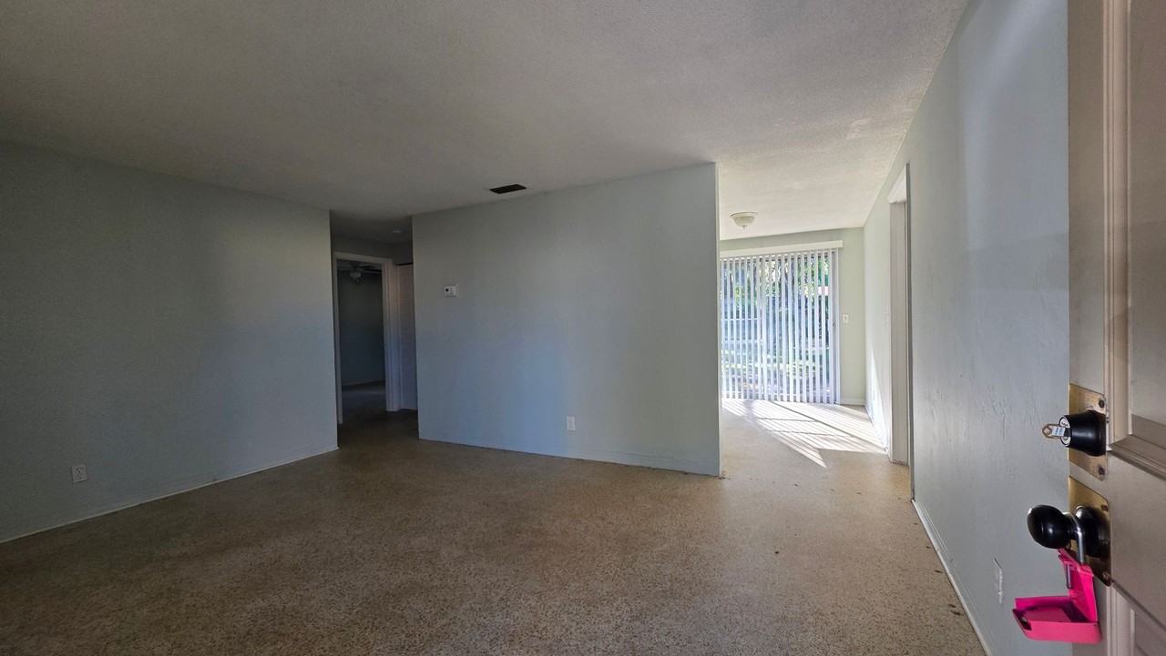 818 Harrington St - Photo 2 of 11