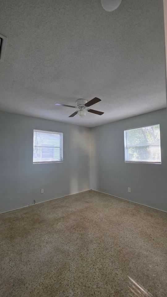 818 Harrington St - Photo 6 of 11