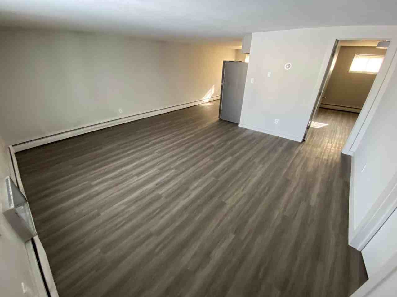 501 Lake Terrace - Photo 3 of 16