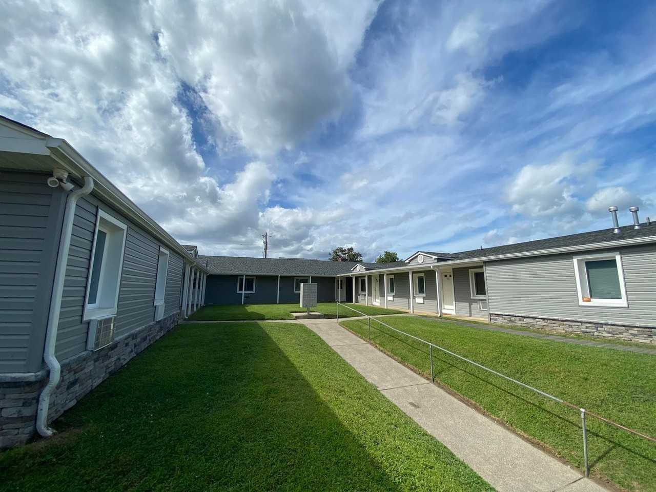 501 Lake Terrace - Photo 7 of 16