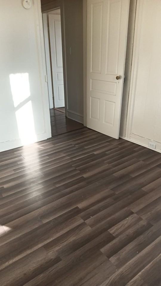 648 E Princess St - Photo 3 of 9