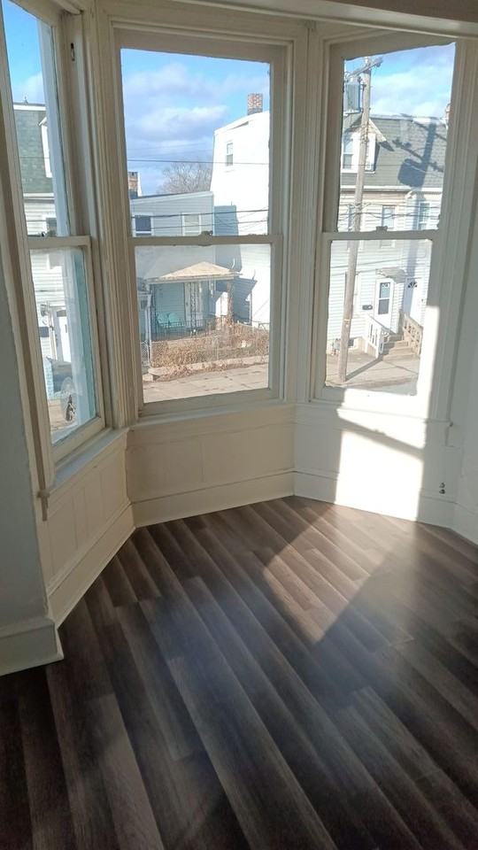 648 E Princess St - Photo 6 of 9