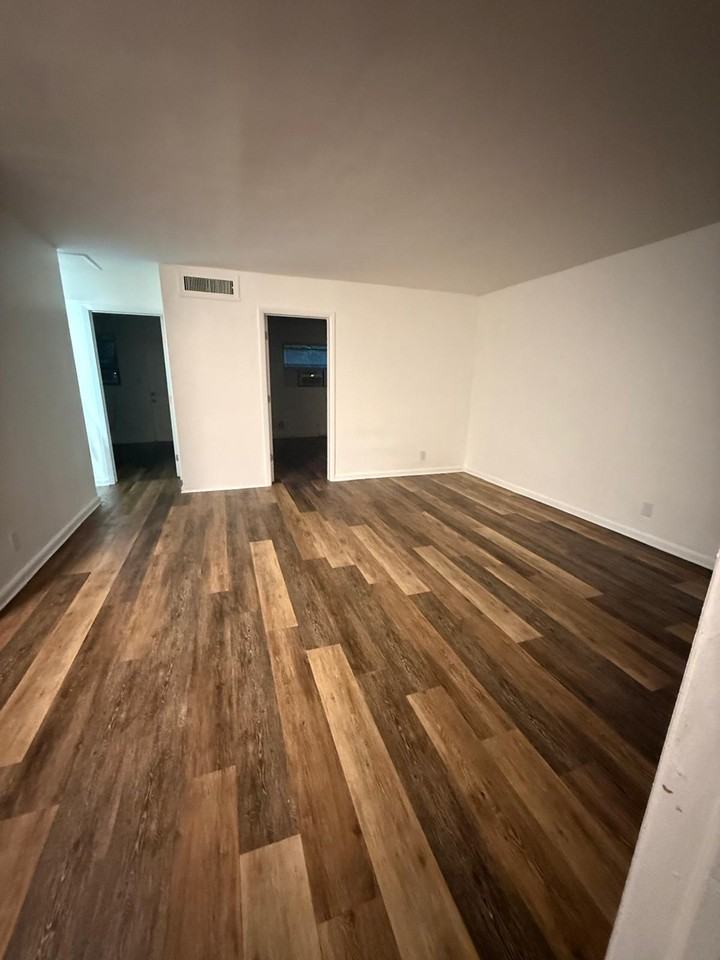 841 Sw 10th St #3 - Photo 4 of 8