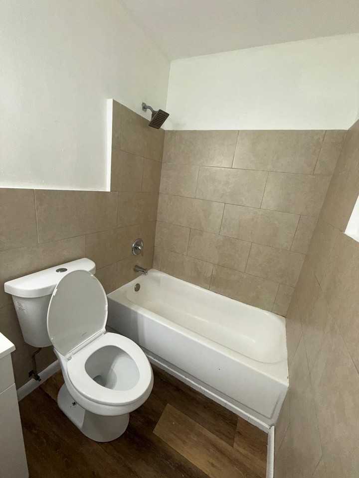 841 Sw 10th St #3 - Photo 5 of 8