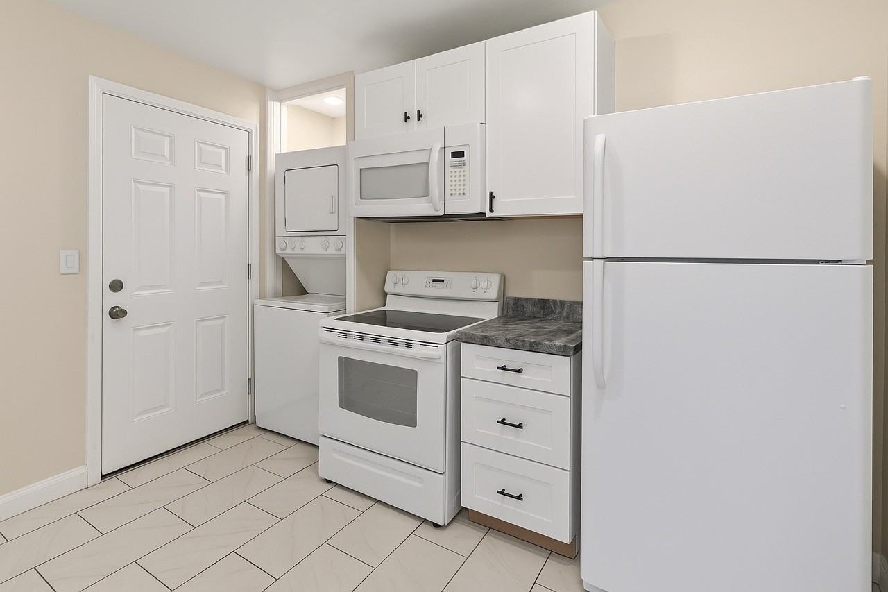 1211 Thompson Pl - Photo 2 of 17