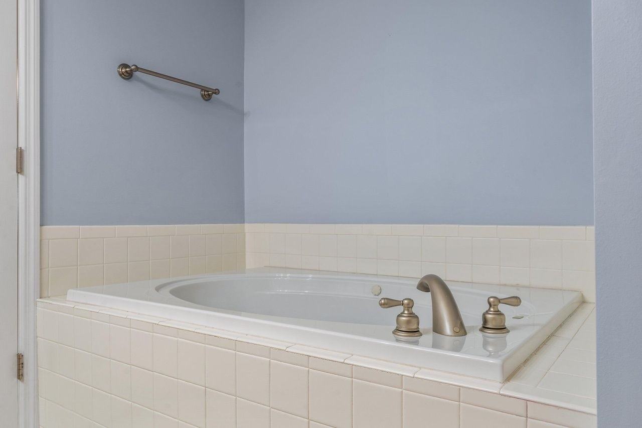 324 Silverhawk Way - Photo 3 of 17