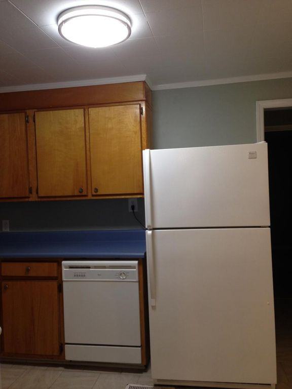 129 Greene St - Photo 7 of 22