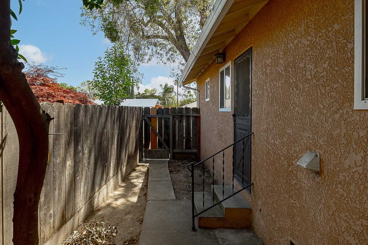 1903 College Ave - Photo 5 of 10