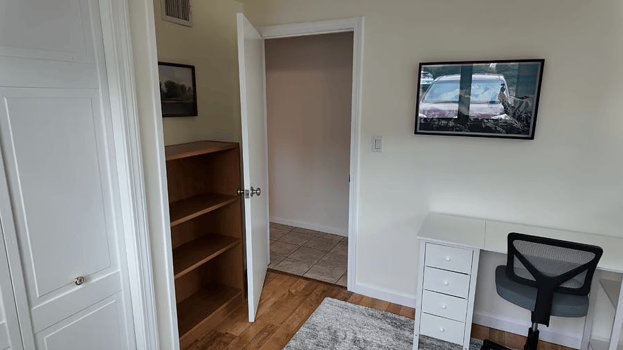 37 Locust St #B - Photo 3 of 26