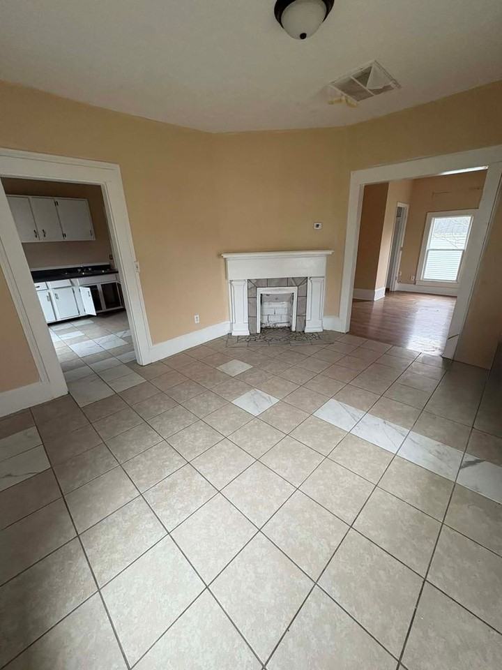 206 N Morgan St - Photo 2 of 6