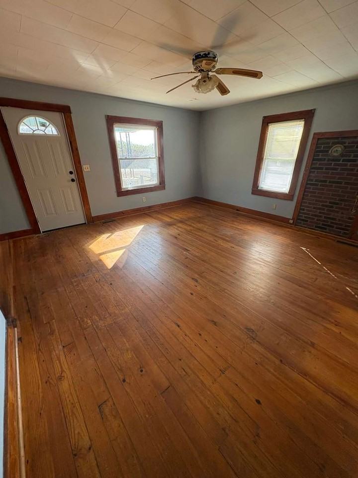 1132 Thomerson Park Rd - Photo 2 of 13