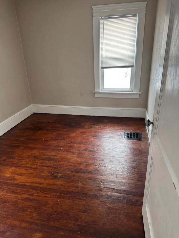 319 E 33rd St - Photo 7 of 9