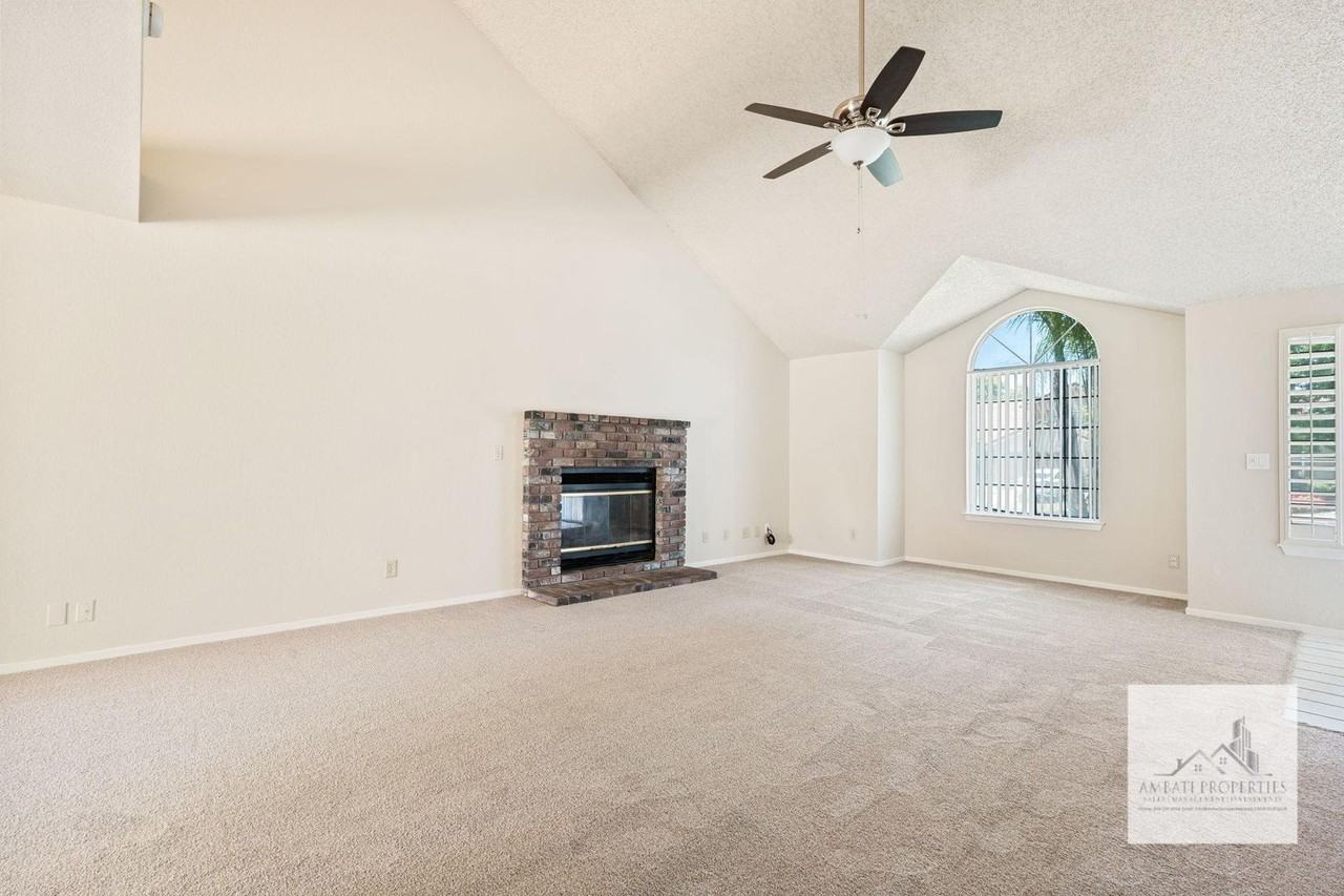 8840 N Barton Ave - Photo 4 of 12